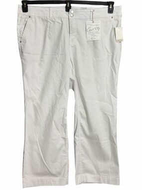 Cato  White Curvy Denim wide legged Pants NWT. Size 20WP